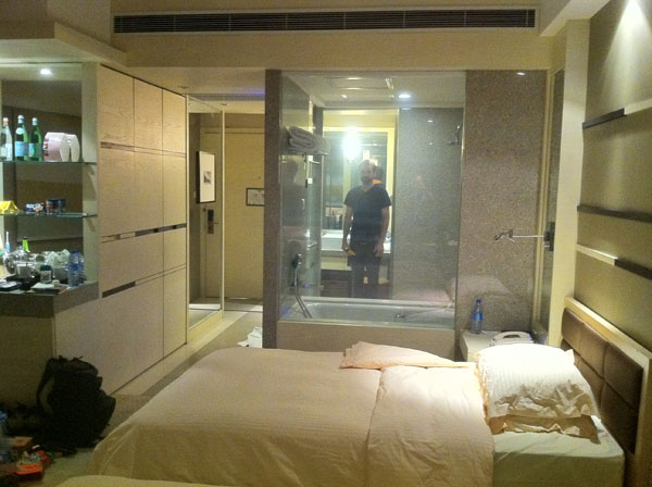 Shanghai Tourist Mission: naked roomies